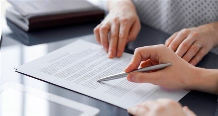 Как правильно отказаться от наследства, если оно обременено долгами