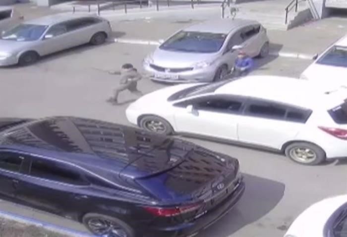 В Свободном в результате столкновения повреждены автомобили и заборы