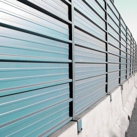 Какой забор должен быть между соседями по закону?