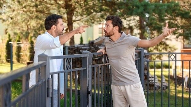 Кому подать исковое заявление о заливе квартиры?