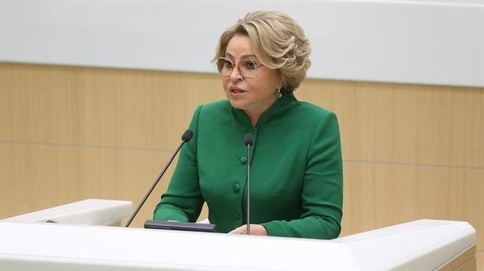 Все сводится к одному вопросу: Почему глава МВД не может повысить зарплату участковым